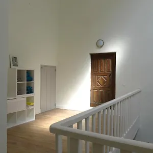 https://le-ciel-par-dessus-le-toit.hotels-rhonealpes.com