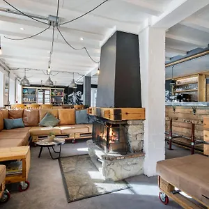 https://chalet-auberge-les-melezes.hotels-rhonealpes.com